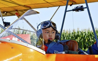 Cậu bé từng bị cảnh báo bại não và kỷ lục Guinness gây choáng: 5 tuổi trở thành phi công trẻ nhất thế giới