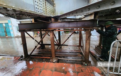 Hiện trạng cầu Long Biên phải "chống nạng" để sửa chữa, gia cố