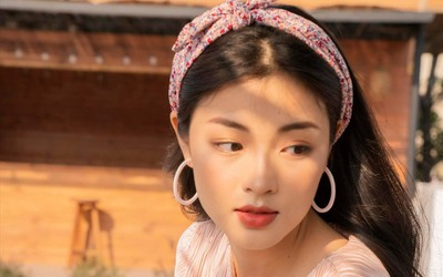 "Nàng thơ" Vbiz bất ngờ được bạn trai cầu hôn sau 2 năm yêu kín tiếng