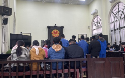 Bài học đắt giá của những bị cáo tuổi "ăn chưa no, lo chưa tới"