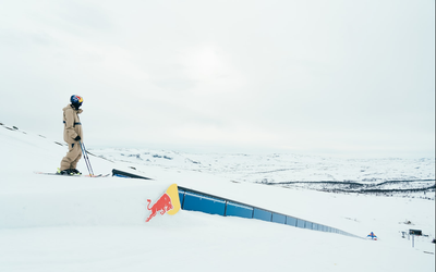 Kỷ lục Guinness: Cú trượt dài nhất trên ống kim loại gây kinh ngạc