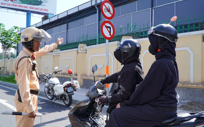 Đi xe máy mà "vô tư" làm điều này dễ bị phạt tới 8 triệu đồng