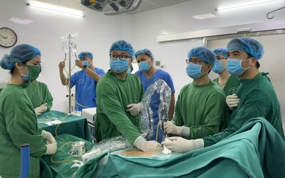 Hy hữu: Để thiết bị y tế trong bụng suốt 2 năm