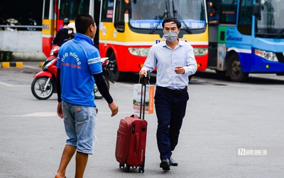 Nhiều doanh nghiệp vận tải tăng giá cước do giá xăng dầu biến động