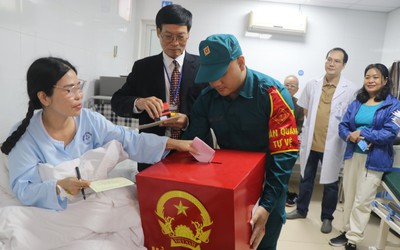 Những lá phiếu đặc biệt từ trên giường bệnh