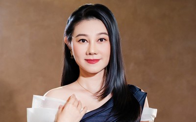 Nữ NSND là thế hệ thứ năm của gia tộc cải lương Minh Tơ, sống kín tiếng ở tuổi 45