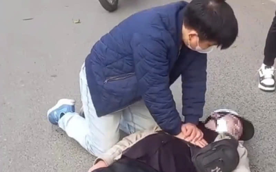 Sở Y tế Hà Nội khen thưởng đột xuất bác sĩ cứu người giữa đường