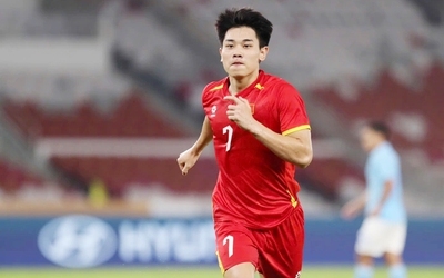 Cầu thủ Đình Bắc mua ô tô, xây nhà báo hiếu bố mẹ