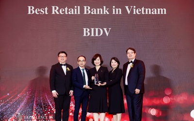 BIDV viết tiếp thập kỷ dẫn đầu với cú đúp giải thưởng Ngân hàng Bán lẻ tốt nhất Việt Nam Tiền gửi tốt nhất Châu Á