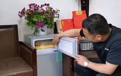 Con trai bán tủ lạnh cũ chứa tiền, vàng của mẹ cho sắt vụn và cái kết