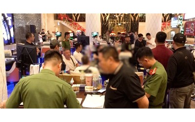 Đột kích tầng hầm khách sạn 5 sao ở Nha Trang, bắt quả tang nhóm người nước ngoài đánh bạc bằng USD