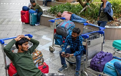 Thêm nhiều chuyến bay bị hủy khi các trung tâm hàng không Trung Đông đóng cửa