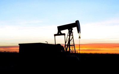 Giá dầu giảm khi Mỹ cân nhắc nới lỏng trừng phạt dầu thô Iran để hạ nhiệt thị trường