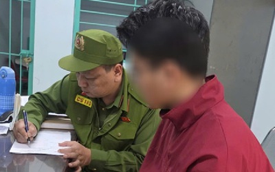 Xử lý nam thanh niên dùng điện thoại quay lén trong nhà vệ sinh nữ