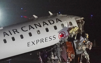 Máy bay va chạm với xe cứu hỏa, 2 phi công tử vong