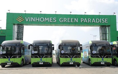 Phúc lợi thiết thực tại VinCons: Công nhân được đưa đón bằng xe buýt điện