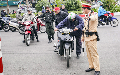 Ai cũng nên biết: Đây là lỗi nhiều người đi xe máy mắc phải, mức phạt tới 14 triệu đồng