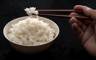 Cơm nguội đừng bỏ vào ngăn mát tủ lạnh, làm cách này hấp lại vẫn ngon như mới