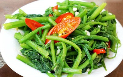 Loại rau xào tỏi vạn người mê, "nhẹ bụng mà nhiều giá trị"