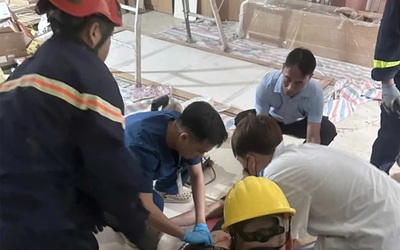 Mắc kẹt trong thang máy, nam công nhân tử vong