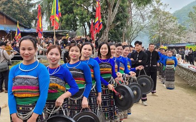 Hàng nghìn người trẩy hội Mường Xia ở Thanh Hoá