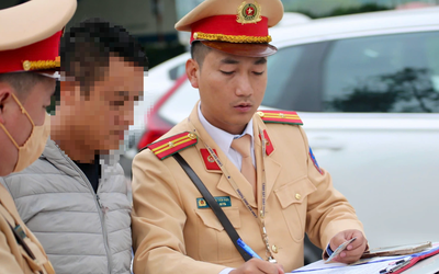 Từ 15/5, mức phạt xe máy, ôtô vượt rào chắn đường sắt tăng gấp 4-6 lần, ai cũng nên biết