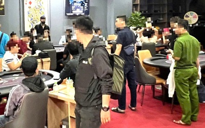 Danh tính chủ nhiệm CLB núp bóng thể thao, tổ chức poker đánh bạc trong khách sạn vừa bị bắt
