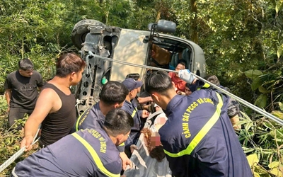 Vụ xe 29 chỗ lao xuống vực Tam Đảo: Xác định danh tính du khách, điều tra nguyên nhân