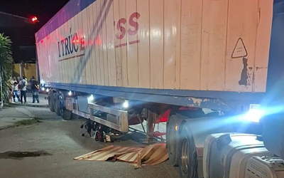 Hiện trường vụ va chạm với xe container, 2 người tử vong