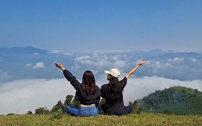 Điểm săn mây đẹp mê hồn trên đỉnh Pù Xèo