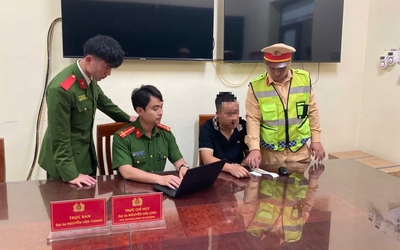 Tài xế vi phạm nồng độ cồn tông vào xe CSGT để bỏ chạy