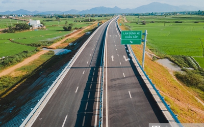 Hơn 200 km cao tốc “đắp chiếu”, tài xế gồng mình trên quốc lộ quá tải