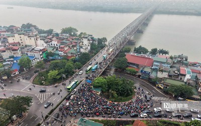 Giao thông hỗn loạn sau khi cấm xe qua cầu Long Biên