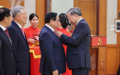 Thủ tướng Phạm Minh Chính nhận Huân chương Quân công hạng Nhất, Huy hiệu 40 năm tuổi Đảng