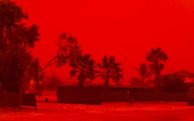 Bầu trời bất ngờ chuyển sang màu đỏ rực như ngày "tận thế"