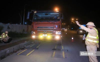 Hà Nội: Xử lý nghiêm những hành vi làm rơi vãi vật liệu và chở quá tải