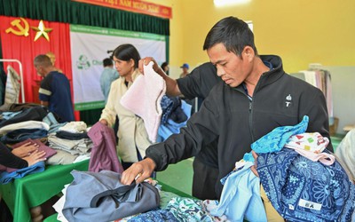 3000 quần áo RE.UNIQLO đến với người dân xã vùng cao miền Trung