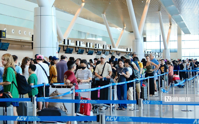 Tour Trung Đông đồng loạt tạm dừng, doanh nghiệp khẩn trương ứng phó