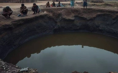 Bé gái bị đuối nước, 5 người nhảy xuống cứu, tất cả đều tử vong