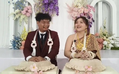 Cô dâu mang sính lễ, lái xe mui trần đến cầu hôn chú rể