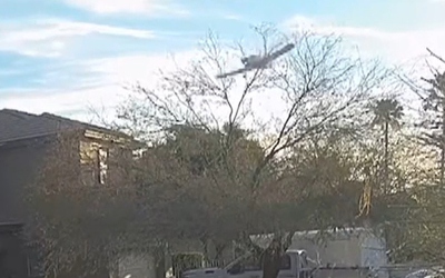 Khoảnh khắc máy bay rơi xuống nhà dân, 3 người thoát chết