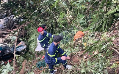 Xe tải lao xuống vực sâu 200m, phương tiện bị vò nát, 3 người thương vong