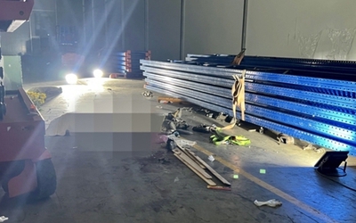 Sập la phông tại công ty, 4 người thương vong