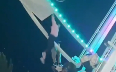 Người phụ nữ rơi từ độ cao vài mét sau khi trò chơi gặp trục trặc