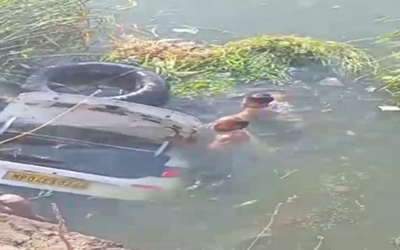 Xe ô tô mất kiểm soát lao xuống nước, tài xế tử vong thương tâm