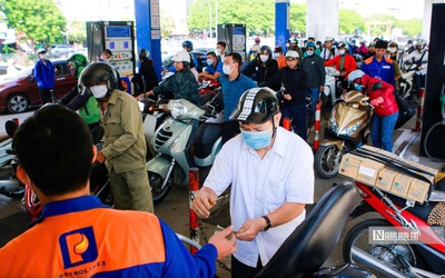 Công an cảnh báo nóng nguy cơ cháy nổ khi người dân đổ xô tích trữ xăng, dầu