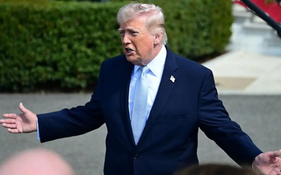 Tổng thống Donald Trump nói, Iran "tốt hơn nên dừng ngay"