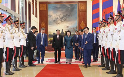 Lễ đón trọng thể Thường trực Ban Bí thư Trần Cẩm Tú thăm Campuchia