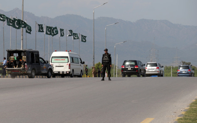 Ông Trump cảnh báo rắn, Iran thận trọng