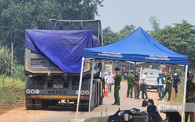 Sau vụ tai nạn khiến cô giáo tử vong, CSGT xử lý hàng loạt xe tải chở đất trên Tỉnh lộ 516